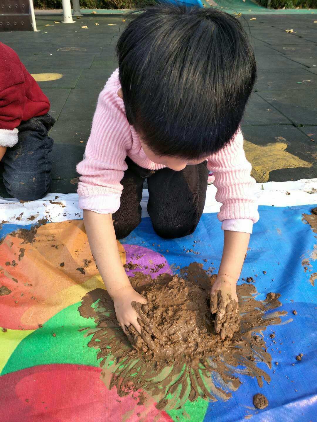 泥巴玩乐，童年趣事