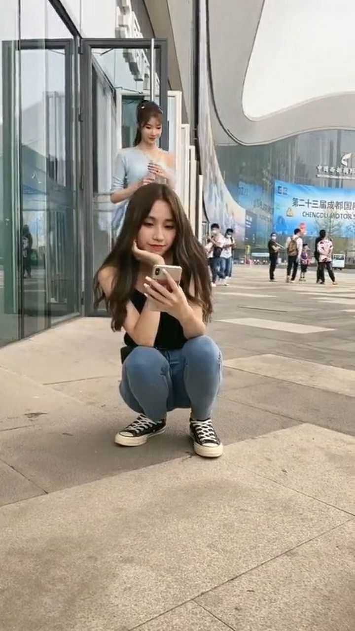 尿裤美女图片_美女尿裤_尿裤子场面