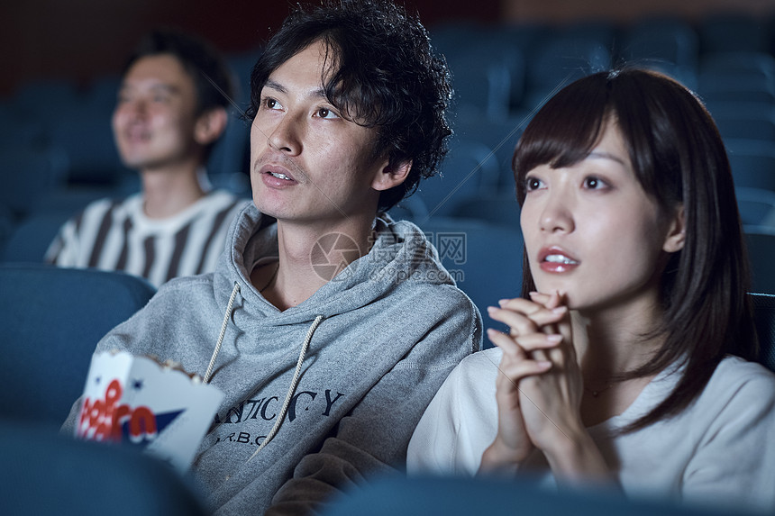 畅享电影盛宴,尽在易易亲电影网 畅享电影盛宴,尽在易易亲电影网