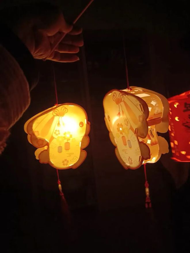 用一块沙包做一个游戏手机-穷小子用沙包打怪兽，竟成梦想之手机