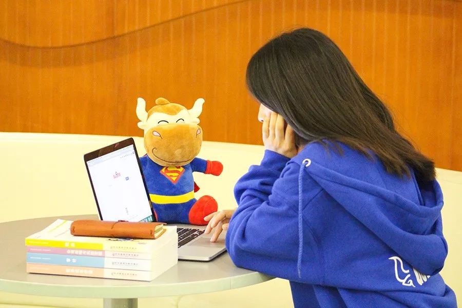 我怎样才能玩手机游戏-玩手机游戏的正确姿势：选好游戏、掌握技巧、适度娱乐