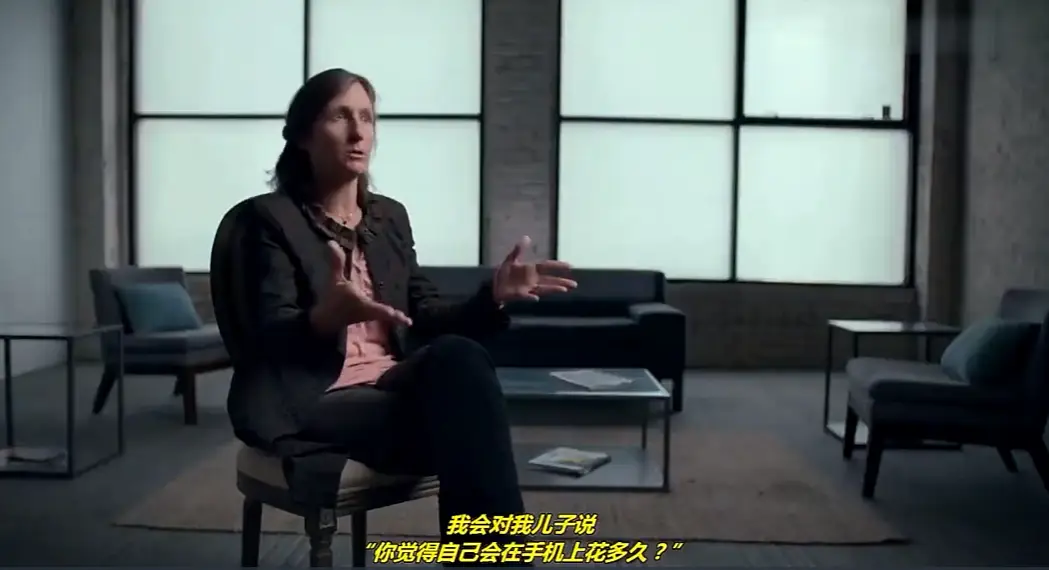 玩手机游戏英文翻译_用手机玩一天游戏好吗英语_长时间玩手机游戏英语